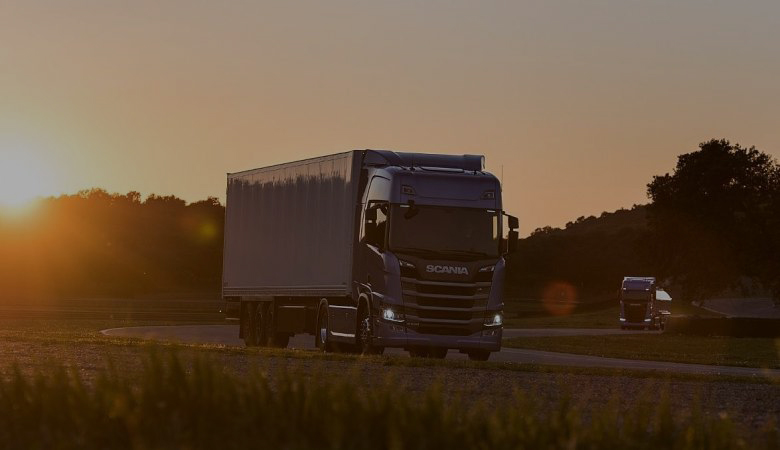 Interior de caminhão com acessórios JCS